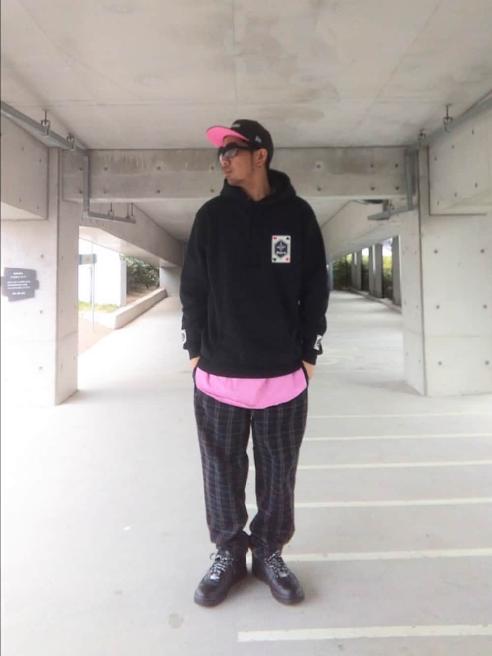 「GMTB、トランプ柄、チュニック、back number、ウィゴー(WEGO)、チェックパンツ、NIKE、supreme、エアフォースワン、NEW ERA、ストリート」｜「Supreme のSupreme No Comp Box Logo New Era "Brown"（キャップ、ブラウン系）」を使った、hasshi(ハッシー)さん（メンズ・172cm）の冬コーディネートの1枚目の写真