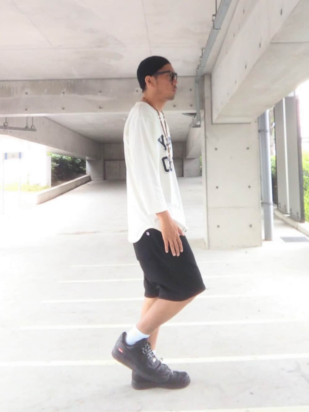 「メガネ男子、伊達メガネ、イスラムワッチ、七分袖、CROSS STITCH、Right-on、靴下オタク、白ソックス、NIKE、supreme、ロザリオ、Eden、エアフォースワン、モノトーン」｜「no brandのアイテム（ニットキャップ/ビーニー、ブラック系）」を使った、hasshi(ハッシー)さん（骨格ナチュラル・メンズ・172cm）の夏コーディネートの1枚目の写真