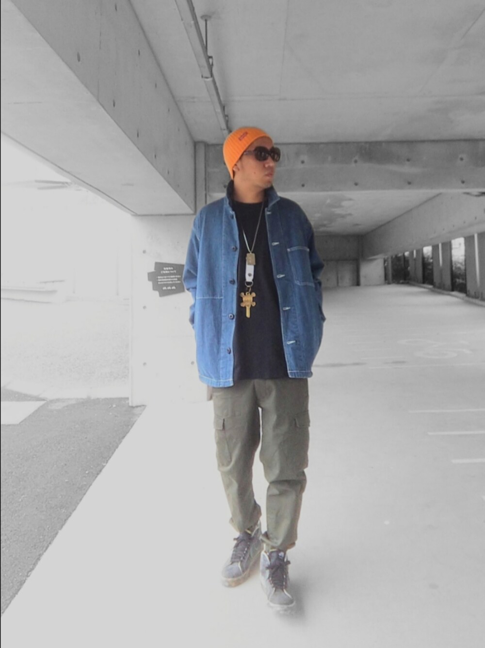 「プチプラ、UNIQLO、カーゴジョガーパンツ、カバーオール、カーゴパンツ、NIKE、supreme、ビーニー、ブレーザー、stussy、Dime、アクセサリー、ネックレス、ストリート」｜「Supreme のアイテム（ニットキャップ/ビーニー、イエロー系）」を使った、hasshi(ハッシー)さん（メンズ・172cm）の春コーディネートの1枚目の写真