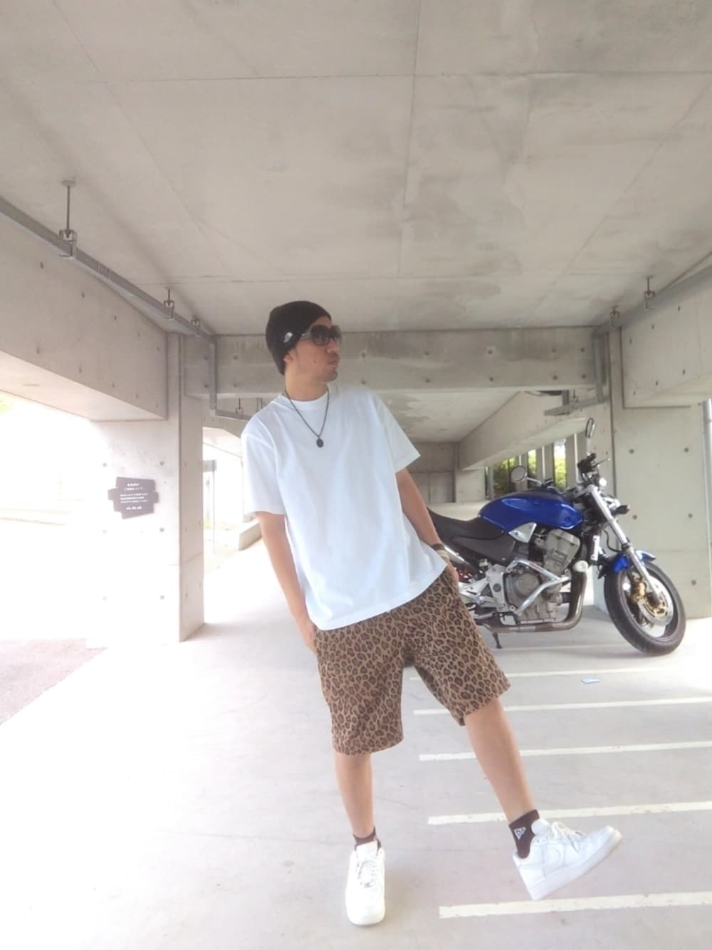 「ストリート、レオパード、Hanes、Hanes BEFFY-T、チャオパニック、靴下オタク、NEW ERA、THE NORTH FACE、ニット帽、NIKE、エアフォースワン、シンプル、ハーフパンツ、ブラックフライ」｜「THE NORTH FACEの【22FW】【THE NORTH FACE/ザノースフェイス】 CappuchoLid/NN42035/ニット帽/ビーニー/ユニセックス/ニットキャップ（ニットキャップ/ビーニー、ブラック系）」を使った、hasshi(ハッシー)さん（メンズ・172cm）の秋コーディネートの1枚目の写真