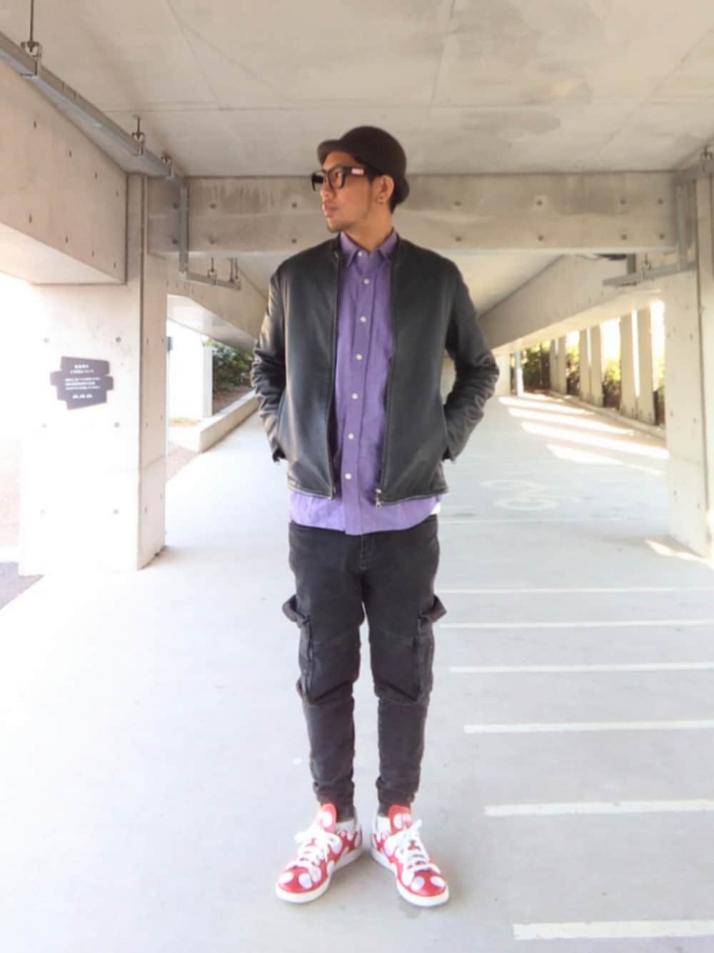 「ストリート、大人カジュアル、XLARGE、STUDIOUS、ライダース、ラムレザー、シャツスタイル、ZARA、デニム、サマンサ モスモス(Samansa Mos2)、ハット、adidas、スタンスミス、ドット、春コーデ」｜「Samansa Mos2のアイテム（ハット、グレー系）」を使った、hasshi(ハッシー)さん（メンズ・172cm）の春コーディネートの1枚目の写真