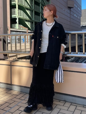 「アイテム（デニムジャケット）」を使った、佐藤薫さん（レディース・162cm）の秋コーディネート