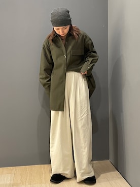 「アイテム（スリッポン）」を使った、佐藤薫さん（レディース・162cm）の秋コーディネート