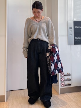 「アイテム（スリッポン）」を使った、佐藤薫さん（レディース・162cm）の秋コーディネート