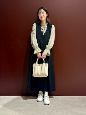 「ブラウスが主役の春コーデ」｜「アイテム（ワンピース/ドレス）」を使った、REINAさん（レディース・162cm）の春コーディネート