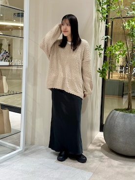 「ITEMS URBANRESEARCH（アイテムズ アーバンリサーチ）の『イージーケア』インナーセットＶネックニット（ニット/セーター、ベージュ系）」を使った、REINAさん（レディース・162cm）の春コーディネート