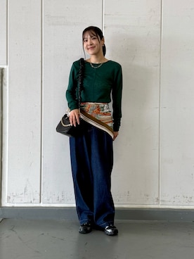 「アイテム（バンダナ/スカーフ、ブラウン系）」を使った、REINAさん（レディース・162cm）の秋コーディネート