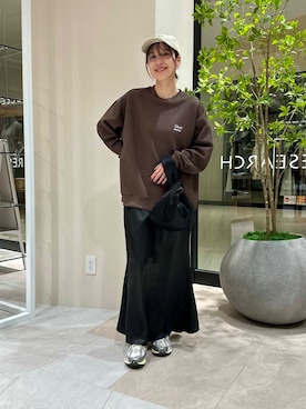 「URBANRESEARCH」｜「アイテム（スウェット）」を使った、REINAさん（レディース・162cm）の冬コーディネート