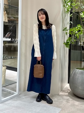 「ITEMS URBANRESEARCH（アイテムズ アーバンリサーチ）のシャーリングフレアスリーブニット（ニット/セーター、ホワイト系）」を使った、REINAさん（レディース・162cm）の春コーディネート