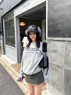 「アイテム（スウェット）」を使った、佐藤百華さん（レディース・165cm）の夏コーディネート