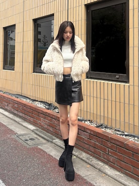 「EMODA（エモダ）のハイネッククロップニット（ニット/セーター）」を使った、佐藤百華さん（レディース・165cm）の夏コーディネート