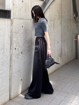 「EMODA（エモダ）のアイテム（ハンドバッグ）」を使った、佐藤百華さん（レディース・165cm）の夏コーディネート