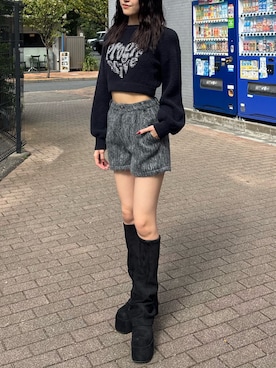 「EMODA（エモダ）のアイテム（その他パンツ）」を使った、佐藤百華さん（レディース・165cm）の秋コーディネート