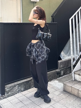 「EMODA（エモダ）のアイテム（スニーカー）」を使った、佐藤百華さん（レディース・165cm）の夏コーディネート