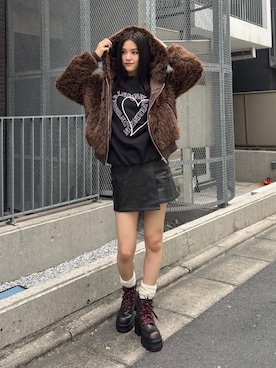 「EMODA（エモダ）のアイテム（スウェット）」を使った、佐藤百華さん（レディース・165cm）の秋コーディネート