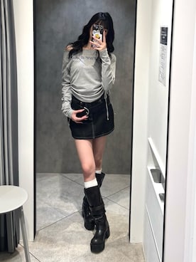 「EMODA（エモダ）のデニムマイクロスカート（スカート、ブルー系）」を使った、佐藤百華さん（レディース・165cm）の春コーディネート