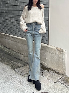 「EMODA（エモダ）のアイテム（デニムパンツ）」を使った、佐藤百華さん（レディース・165cm）の秋コーディネート