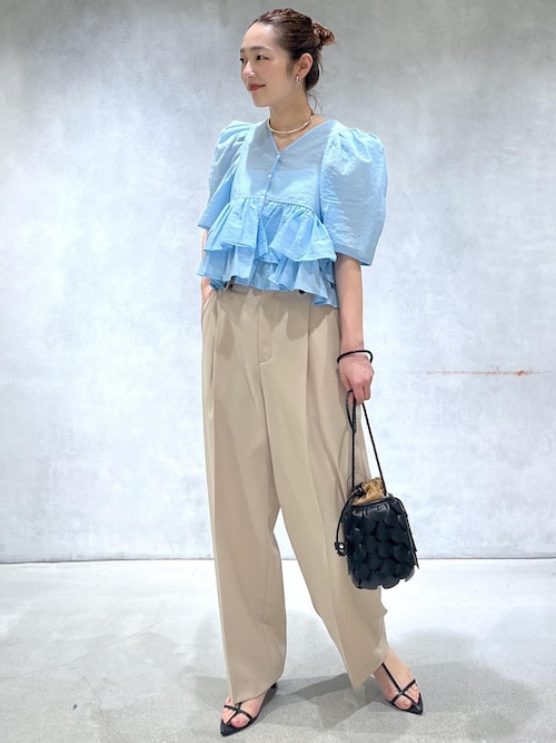 再入荷・サステナブル】コットンギャザーフリル2WAYブラウス