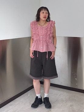「w closet（ダブルクローゼット）の【レース素材が新登場！無地/チェック柄】フリフリノースリブラウス（シャツ/ブラウス、レッド系）」を使った、naoさん（レディース・151cm）の夏コーディネート