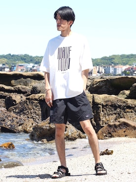 「Dr. Martens（ドクターマーチン）のアイテム（サンダル）」を使った、西村航さん（メンズ・176cm）の夏コーディネート