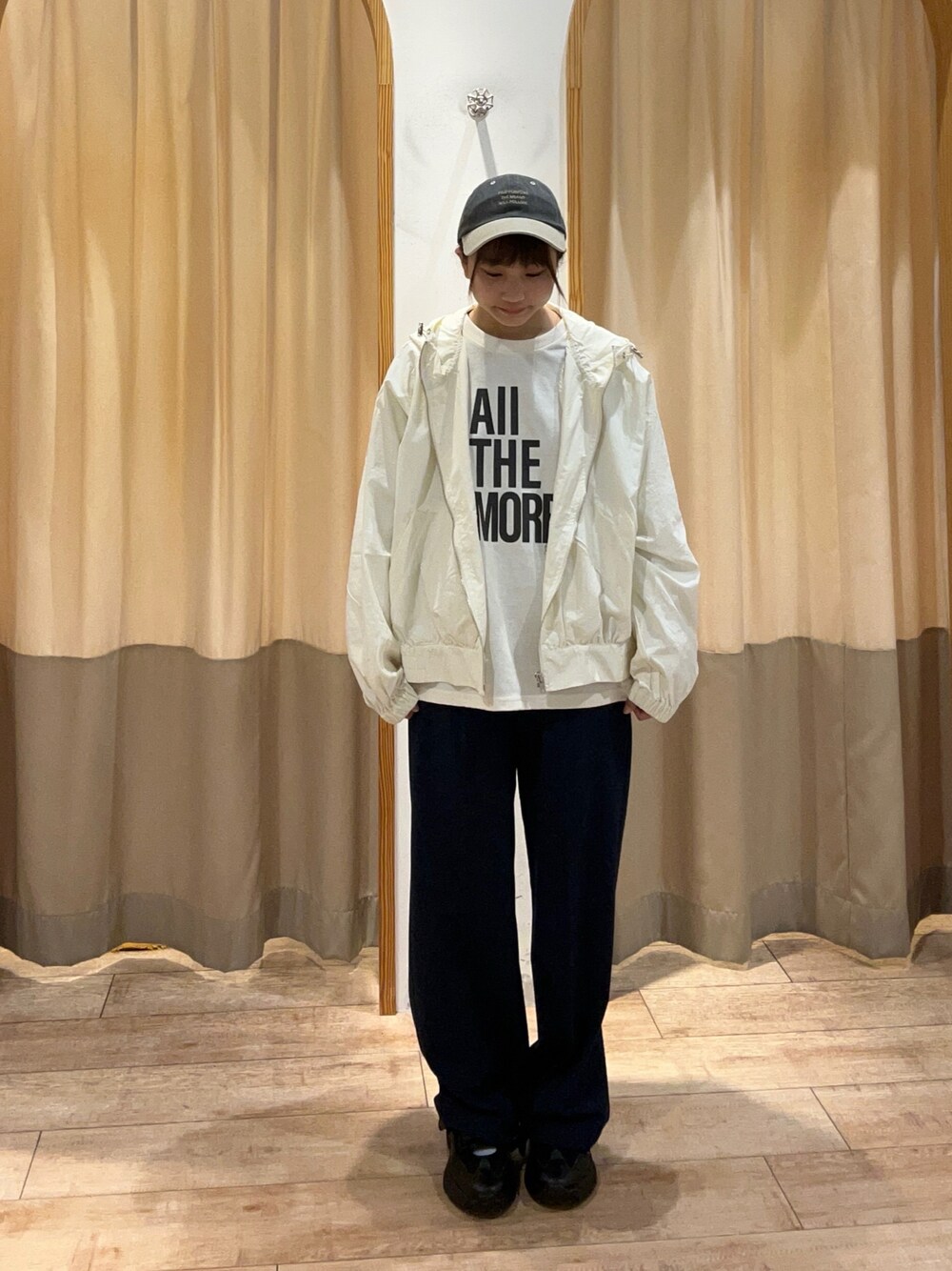 「Samansa Mos2 blueのハイウエストワイドパンツ（その他パンツ、ブラック系）」を使った、akaneさん（レディース・152cm）の春コーディネートの1枚目の写真