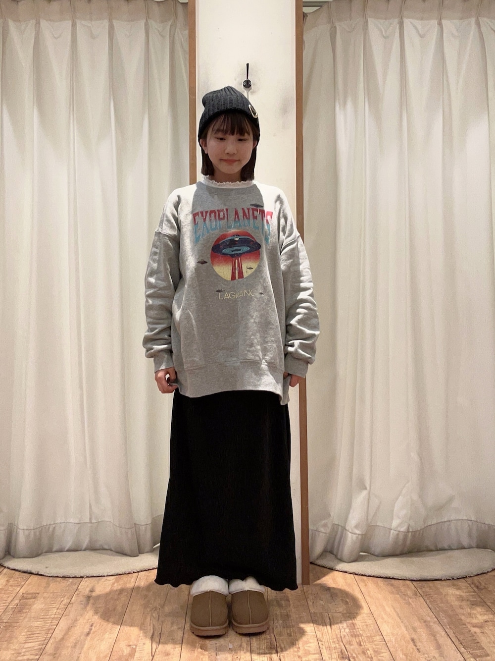 「ehka sopoのヴィンテージ加工プリントスウェット (裏起毛)（Tシャツ/カットソー、グレー系）」を使った、akaneさん（レディース・152cm）の冬コーディネートの1枚目の写真