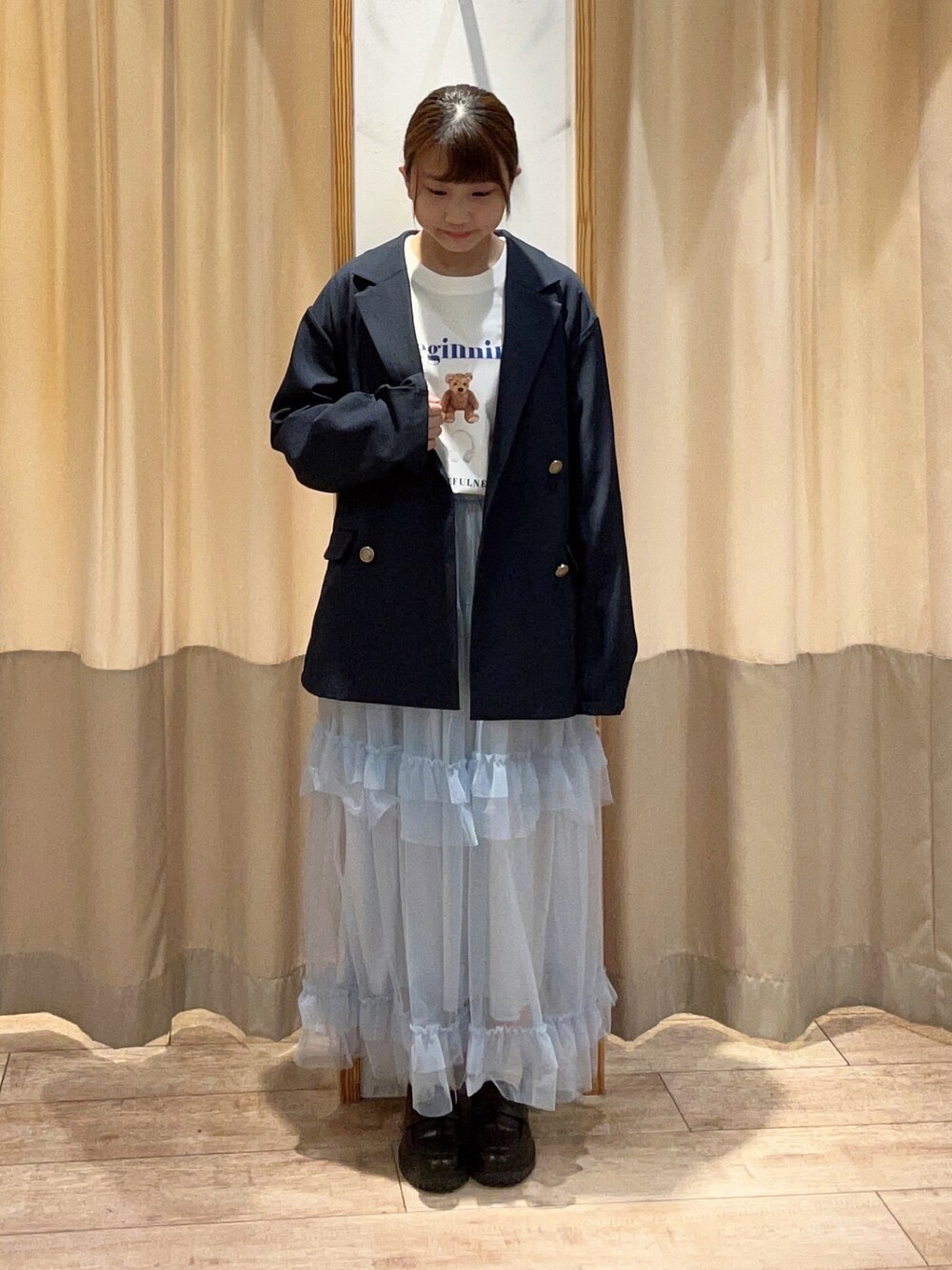 「ehka sopoのチュールフリルティアードスカート（スカート、ブルー系）」を使った、akaneさん（レディース・152cm）の春コーディネートの1枚目の写真