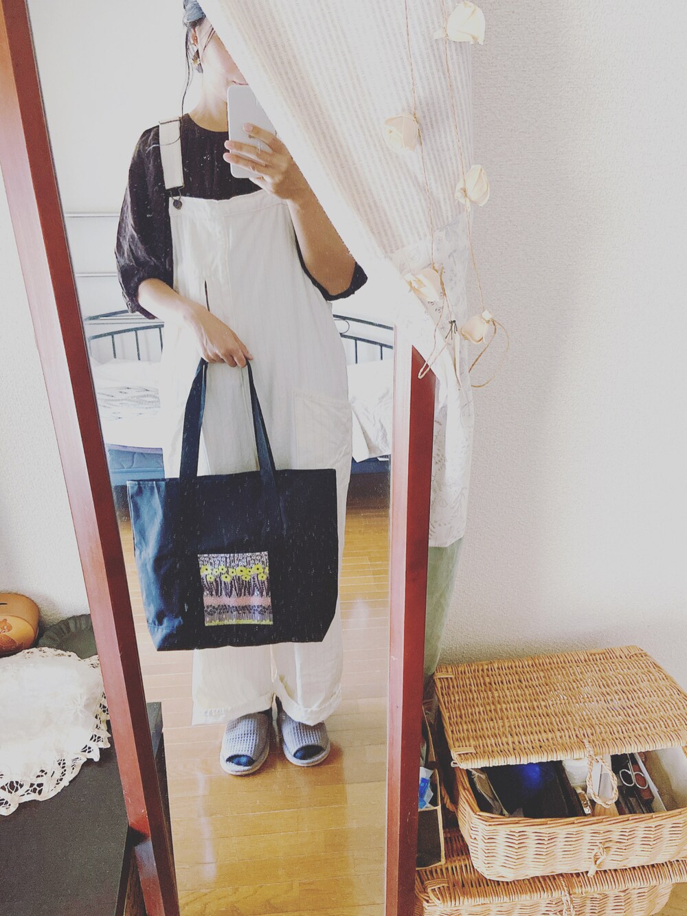 「niko and...の[niko and ...JEANS 2021SS]ワイドワークサロペットパンツ（サロペット/オーバーオール、ベージュ系）」を使った、y*さん（レディース・162cm）の秋コーディネートの1枚目の写真