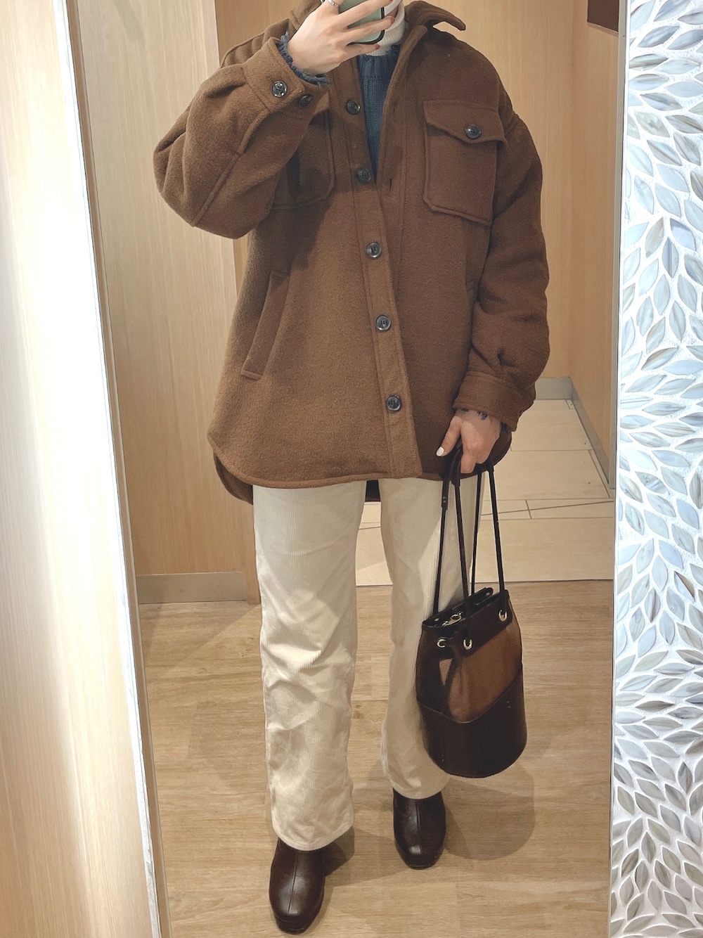 「カジュアル、お洒落さんとつながりたい、シンプルスタイル、ootd、ブラウン、ブラウンコーデ、CPOジャケット、コーデュロイ」｜「OZOCのCPOジャケットコート（ジャケット/アウター、ブラウン系）」を使った、たるとさん（レディース・157cm）の冬コーディネートの1枚目の写真