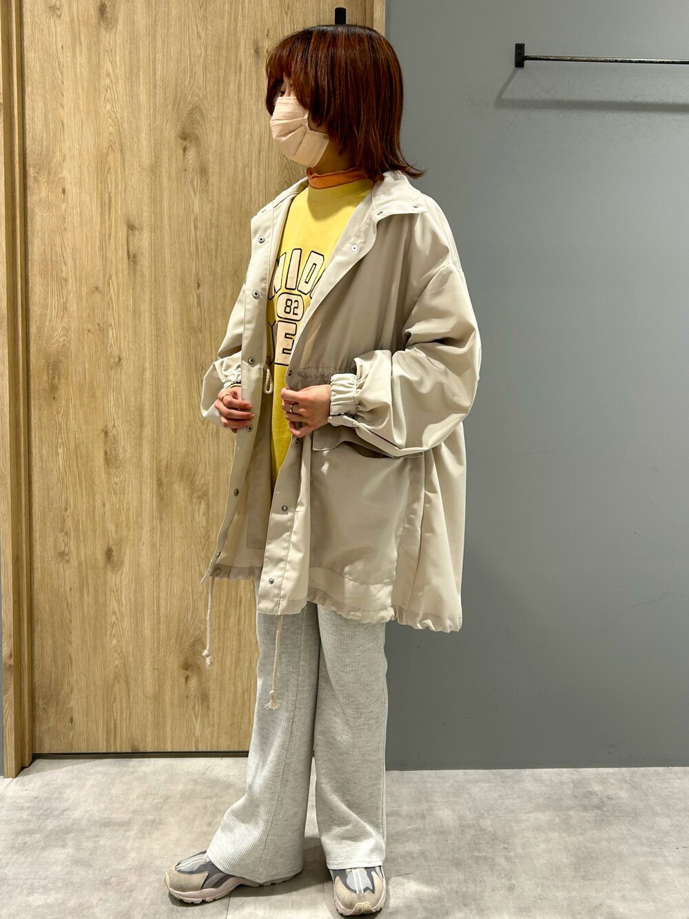 「MelanCleuge、Melan Cleuge リノアス八尾店、メランクルージュ、イエロー、オレンジ、２ＷＡＹ、カーディガン、マウンテンパーカー、フレアパンツ、ホワイトコーデ、春コーデ、低身長」｜「Melan Cleugeのアイテム（マウンテンパーカー、ホワイト系）」を使った、もっちさん（レディース・154cm）の冬コーディネートの1枚目の写真
