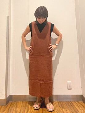 「アーバンリサーチ」｜「アイテム（ジャンパースカート）」を使った、楢﨑　彩さん（レディース・161cm）の夏コーディネート
