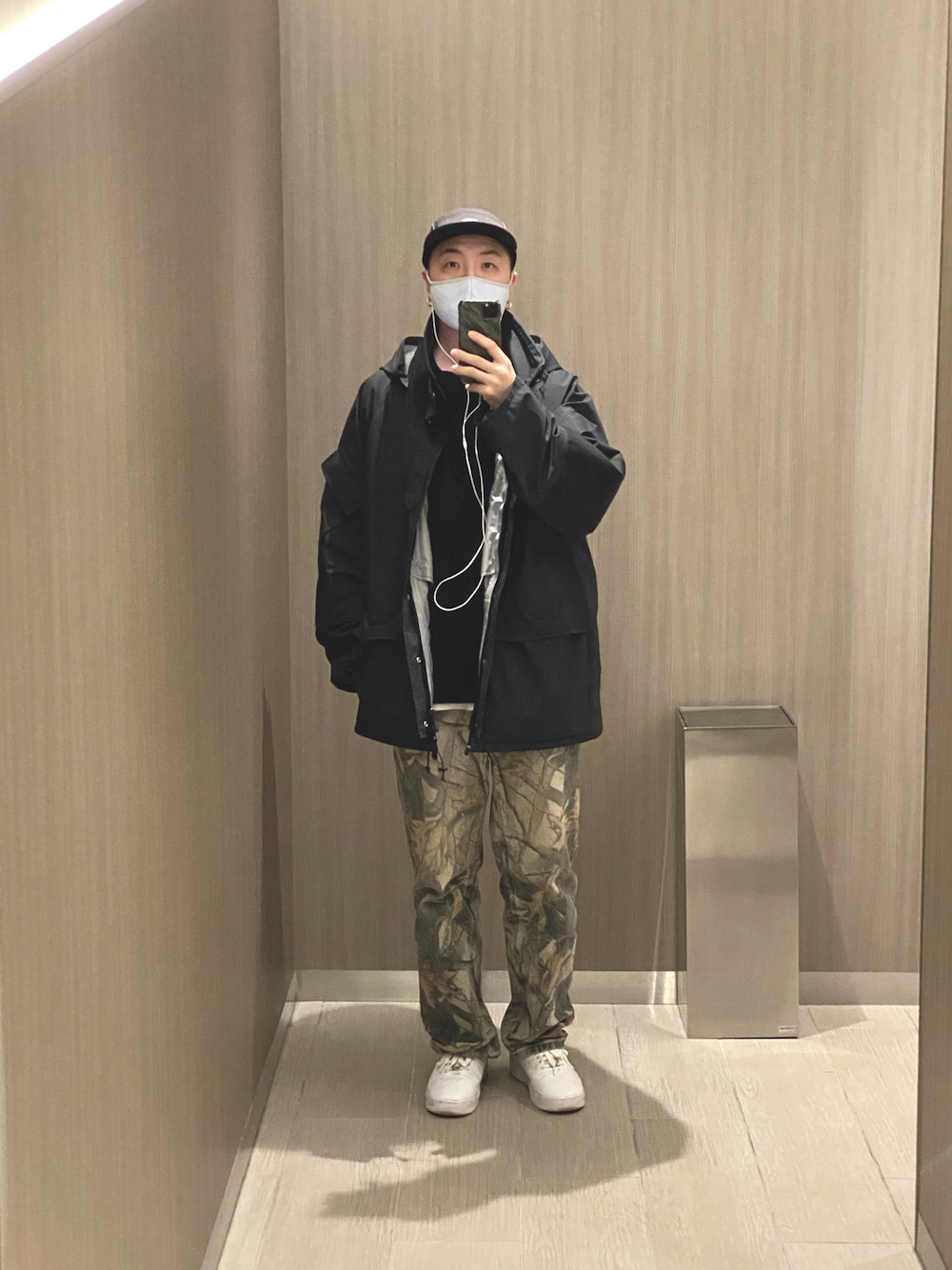 「コーディネートサンプル」｜「Carharttのアイテム（その他パンツ、その他）」を使った、Hirokazu Taninoさん（メンズ・180cm）の冬コーディネートの1枚目の写真