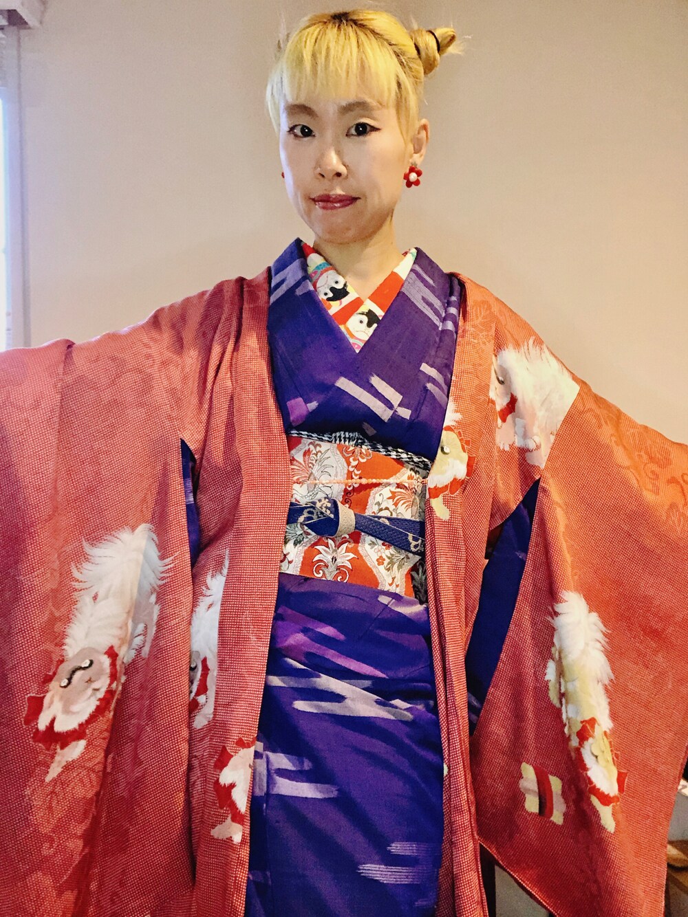 「着物、きもの、きものコーディネート、着物コーデ、仕事着、仕事コーデ、お宮参り、犬張子、狆、犬、アンティーク着物、着物女子」｜「縁側ちゃぶ台お着物やのアイテム（着物、レッド系）」を使った、じぞうさん（レディース・155cm）の冬コーディネートの1枚目の写真