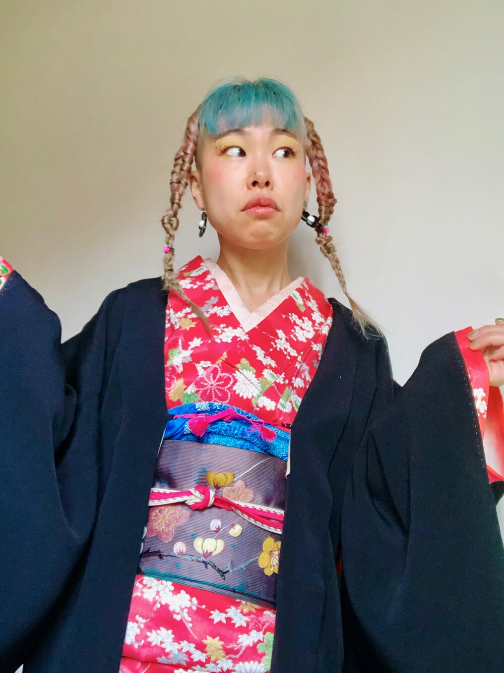 「黒羽織、着物、アンティーク着物、きもの、キャスケット、着物コーデ、派手髪」｜「古着のアイテム（着物、ブラック系）」を使った、じぞうさん（レディース・155cm）の春コーディネートの1枚目の写真