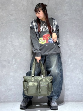 「PBLIM（ページボーイリム）の《UNISEX》スラブブリーチデニム（デニムパンツ）」を使った、りりりさん（レディース・157cm）の秋コーディネート