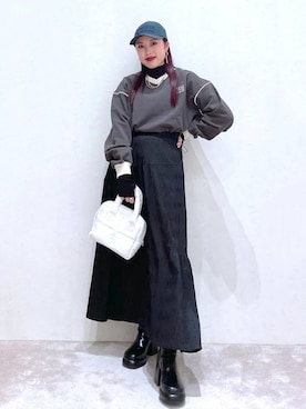 「PBLIM（ページボーイリム）のPAGEBOYLIM/バイカラーVショートプル（スウェット）」を使った、りりりさん（レディース・157cm）の冬コーディネート