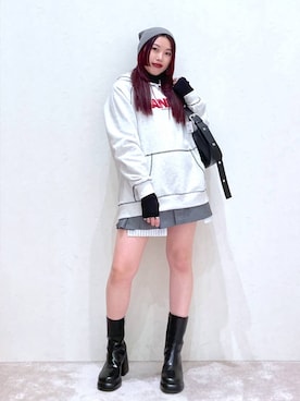 「ミニスカート」｜「アイテム（Tシャツ/カットソー、ブラック系）」を使った、りりりさん（レディース・157cm）の冬コーディネート