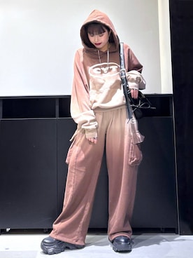 「アイテム（スウェットパンツ、ブラウン系）」を使った、りりりさん（レディース・157cm）の冬コーディネート