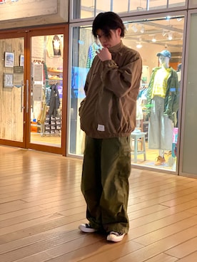 「AVIREX（アヴィレックス）のアイテム（ナイロンジャケット）」を使った、Asai.Hirotoさん（メンズ・177cm）の冬コーディネート