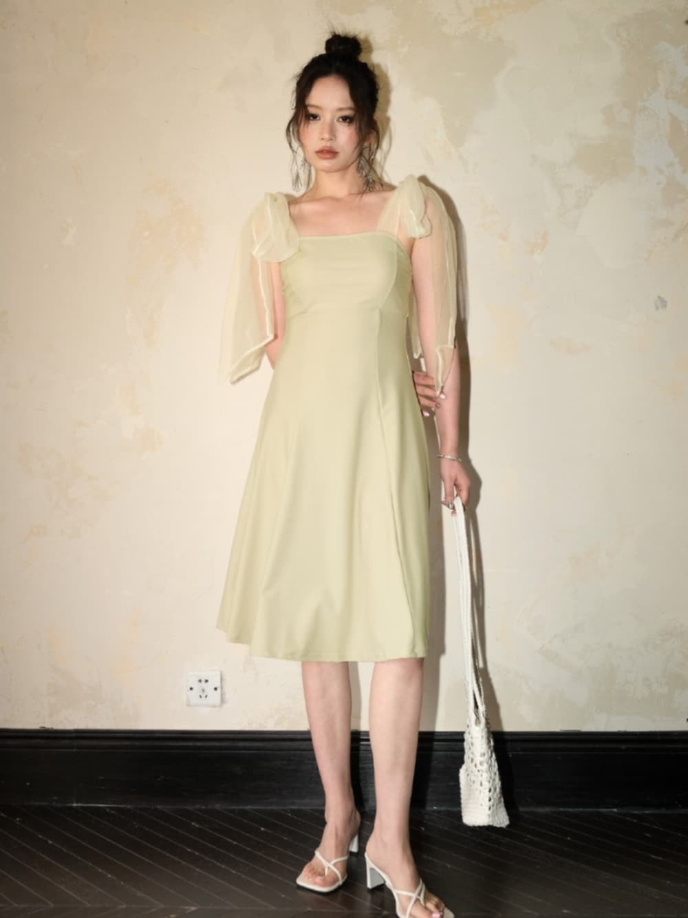 「リボン、お出かけコーデ、春夏コーデ、シンプルコーデ、ワンピース、韓国ファッション、春服コーデ、大人女子、大人ガーリー、ootd、今日のコーデ、ガーリー、水着、OSYAREVO、アイボリー」｜「OSYAREVOのチュールリボン ワンピース 水着（水着、ベージュ系）」を使った、OSYAREVOさん（レディース・167cm）の春コーディネートの1枚目の写真