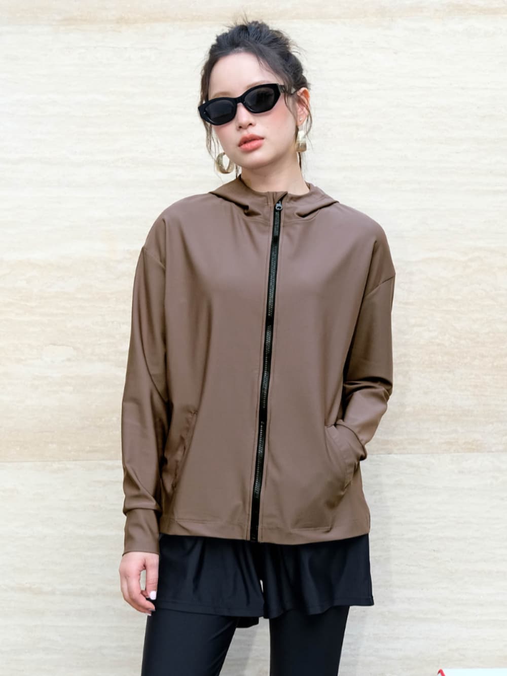 「サングラス、オトナカワイイ、今日のコーデ、ゆるコーデ、大人カジュアルコーデ、キレイめコーデ、着回しコーデ、お出かけコーデ、黒パンツ、春夏、夏服、パンツコーデ、プチプラ、OSYAREVO、サンダル」｜「OSYAREVOの【公式】インスタグラム（その他、その他）」を使った、OSYAREVOさん（レディース・167cm）の春コーディネートの1枚目の写真