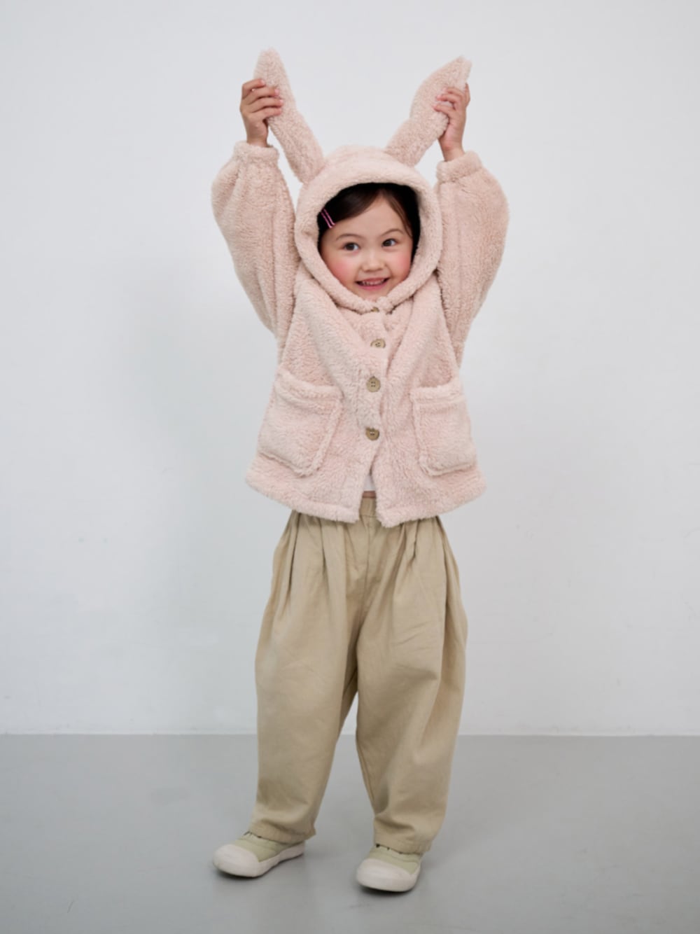 その他のその他、ピンク系のルームウェア/パジャマを着用したキッズの秋コーディネートの1枚目の写真