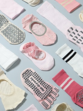 「アイテム（ソックス/靴下、ピンク系）」を使った、OSYAREVOさん（レディース・160cm）の冬コーディネート