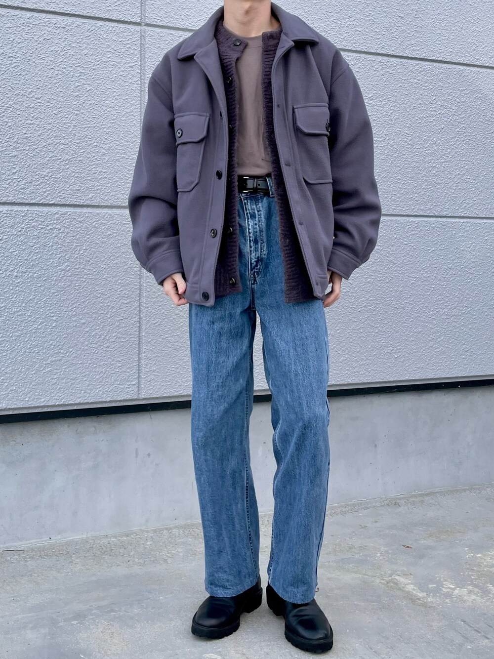 「冬コーデ、冬アウター、オーバーサイズ、デニム、ストレートデニム、サイドゴアブーツ、ブーツ、タックイン」｜「UNIQLOのハイライズワイドストレートジーンズ（デニムパンツ、ブルー系）」を使った、noriさん（メンズ・167cm）の冬コーディネートの1枚目の写真