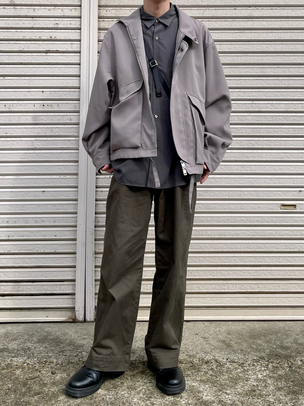 「カジュアルコーデ、シンプル、秋コーデ、シャツスタイル、カーゴパンツ、シンプルスタイル、リラックススタイル」｜「UNIQLOのアイテム（チノパンツ、グリーン系）」を使った、noriさん（メンズ・167cm）の冬コーディネートの1枚目の写真