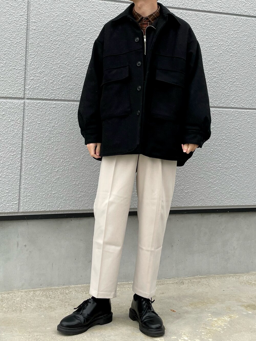 「オーバーサイズ、冬コーデ、ハーフジップ、白パンツ、ワイドパンツ、モノトーン」｜「WYM LIDNMの【WYM LIDNM】PE/RAYON RELAX PANTS（その他パンツ、ホワイト系）」を使った、noriさん（メンズ・167cm）の冬コーディネートの1枚目の写真