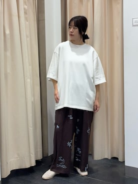 「KBF（ケイビーエフ）のバックオープンWIDEスウェット（スウェット、ホワイト系）」を使った、maikoさん（レディース・159cm）の春コーディネート