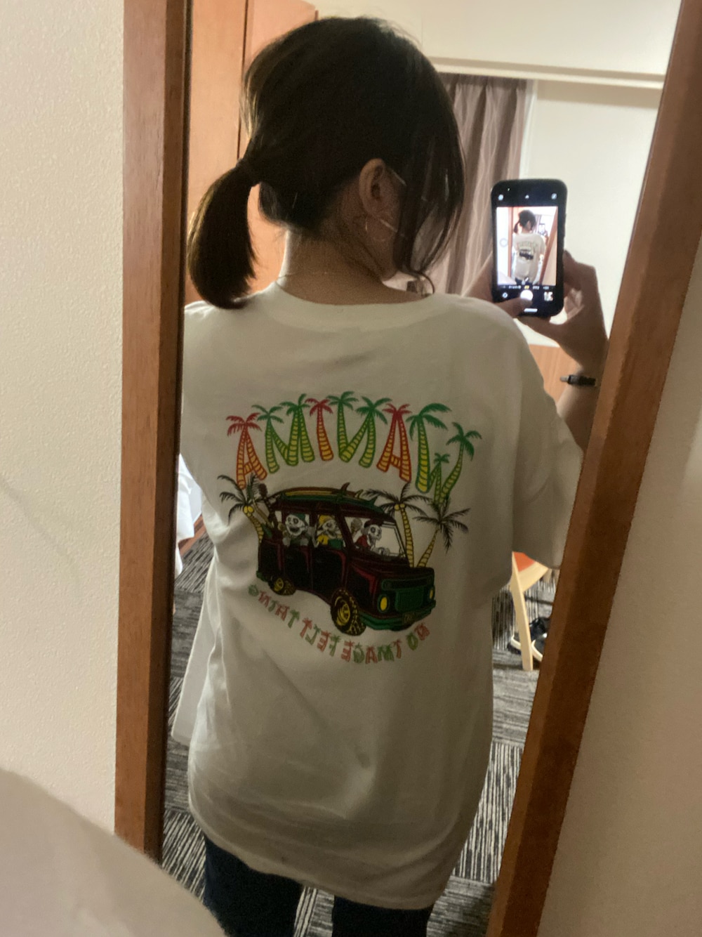 「ぽっちゃり、フェススタイル、休日スタイル、スニーカー、低身長、大人カジュアル」｜「brand ?のアイテム（Tシャツ/カットソー、ホワイト系）」を使った、千日紅さん（レディース・156cm）の秋コーディネートの1枚目の写真