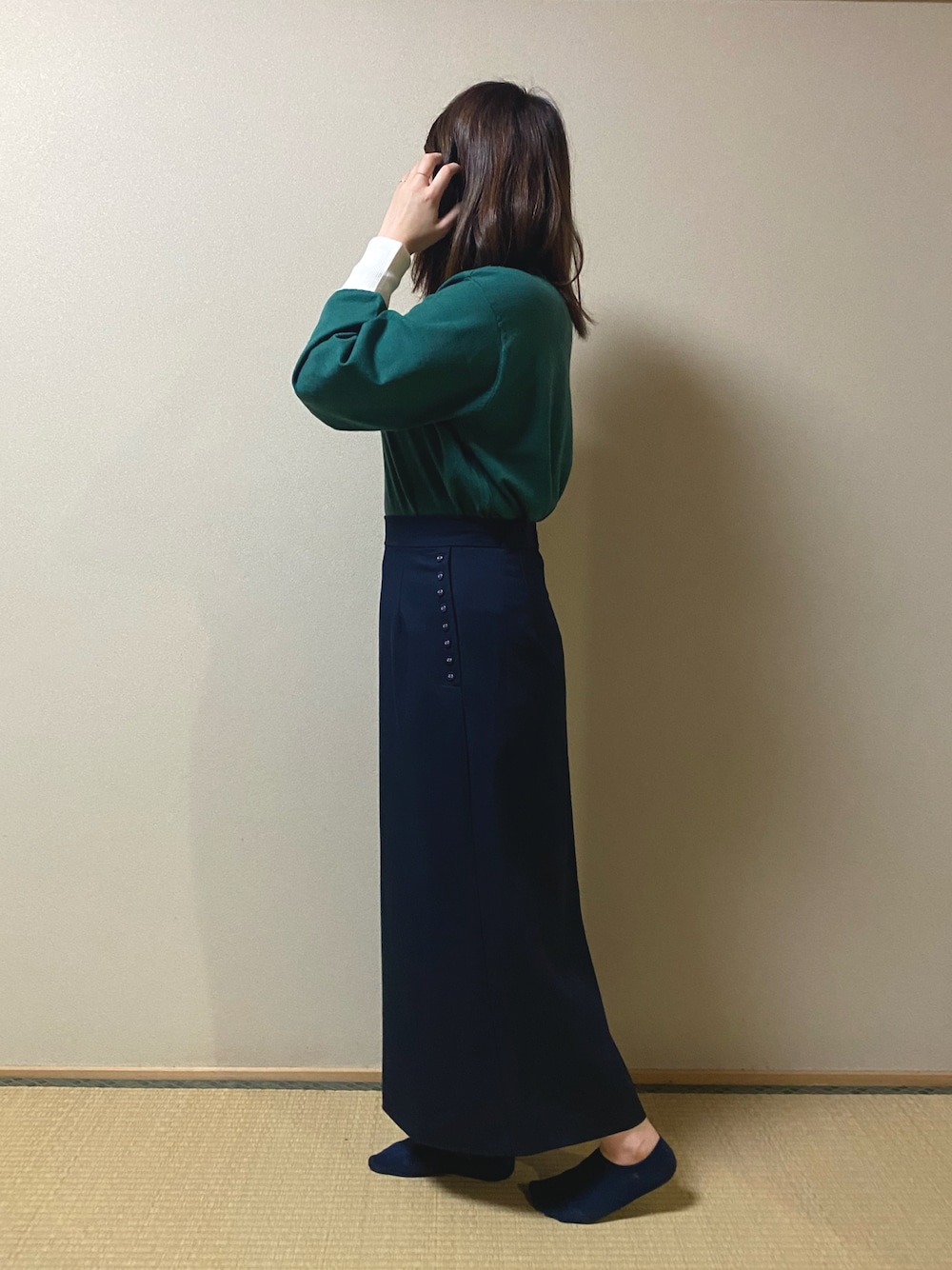 「ぼっちゃり、秋服コーデ、休日コーデ、お出かけコーデ、シンプルスタイル、秋服、オトナ女子、低身長女子、2022AW」｜「Te chichiのサイドボタントラペーズスカート（スカート、ブルー系）」を使った、千日紅さん（レディース・156cm）の秋コーディネートの1枚目の写真