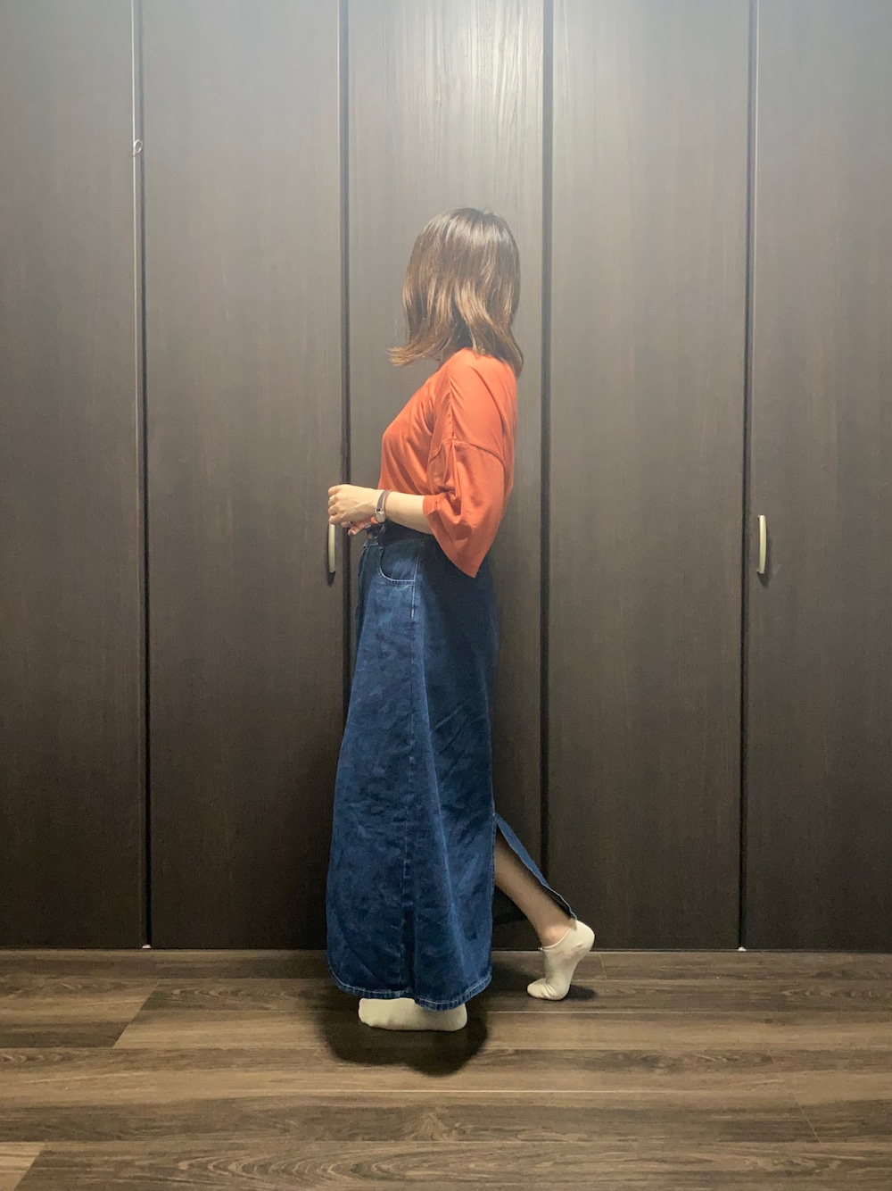 「ぽっちゃり、低身長女子、秋のコーデ、カジュアルコーデ、シンプル」｜「RNA-NのM1455 140/2天竺シアールーズTシャツ（Tシャツ/カットソー、レッド系）」を使った、千日紅さん（レディース・156cm）の秋コーディネートの1枚目の写真
